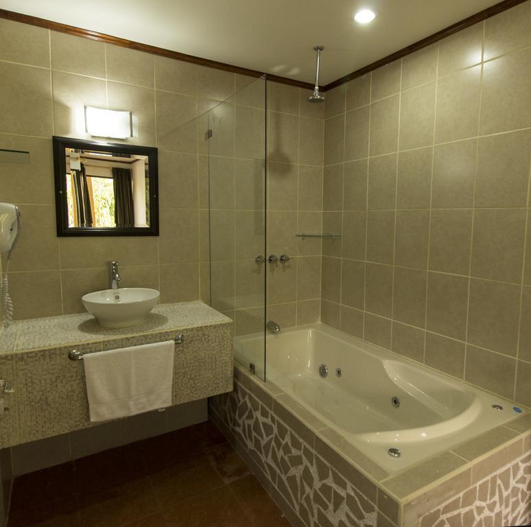 Copacabana Hotel And Suites (Adults Only) Jacó Quarto foto
